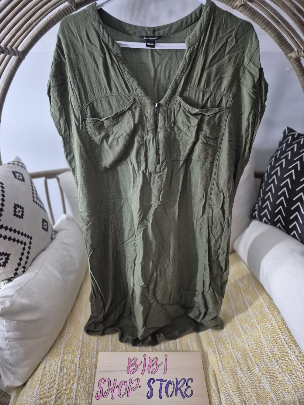 Trendsetter Olive Green Midi Dress with Zip Front Confort